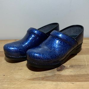 Dansko Pro XP Navy Floral Tooled Patent Clogs